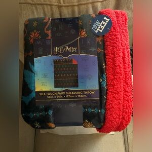 Warner Bros. Harry Potter Silk Touch Throw - Red and Black
